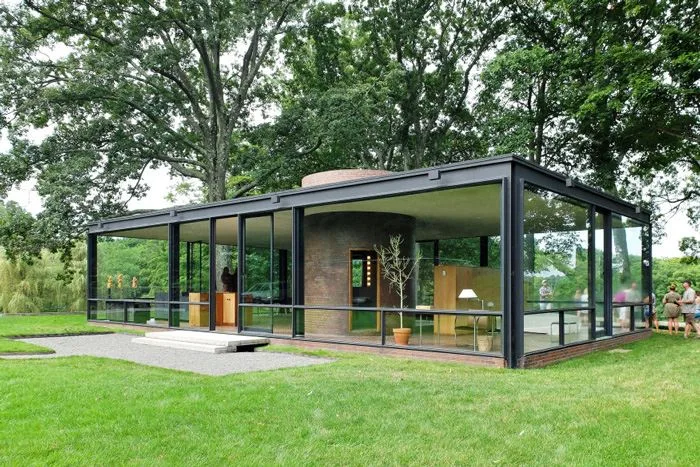 Glass House, ev ve etrafındaki doğa.Dök Mimarlık © Blaine Brownell