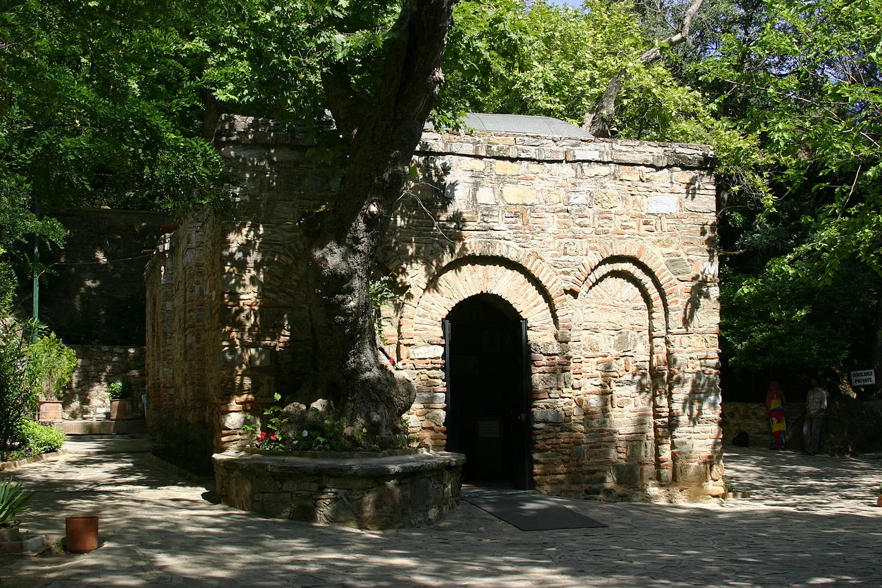 古代都市エフェソスの聖母マリアの家 / Dök Architecture