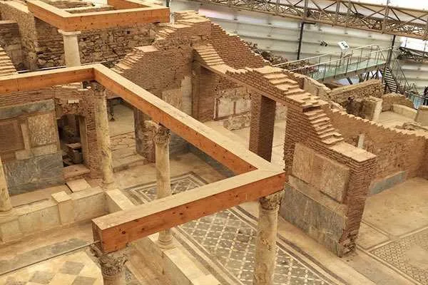 エフェソスの古代都市住宅 / Dök Architecture