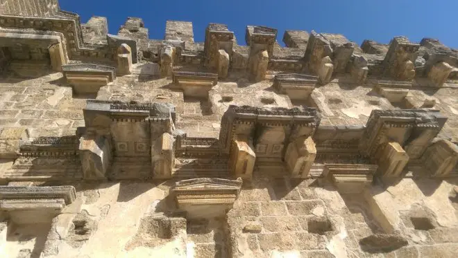 Aspendos Tiyatrosu duvarları / Dök Mimarlık 