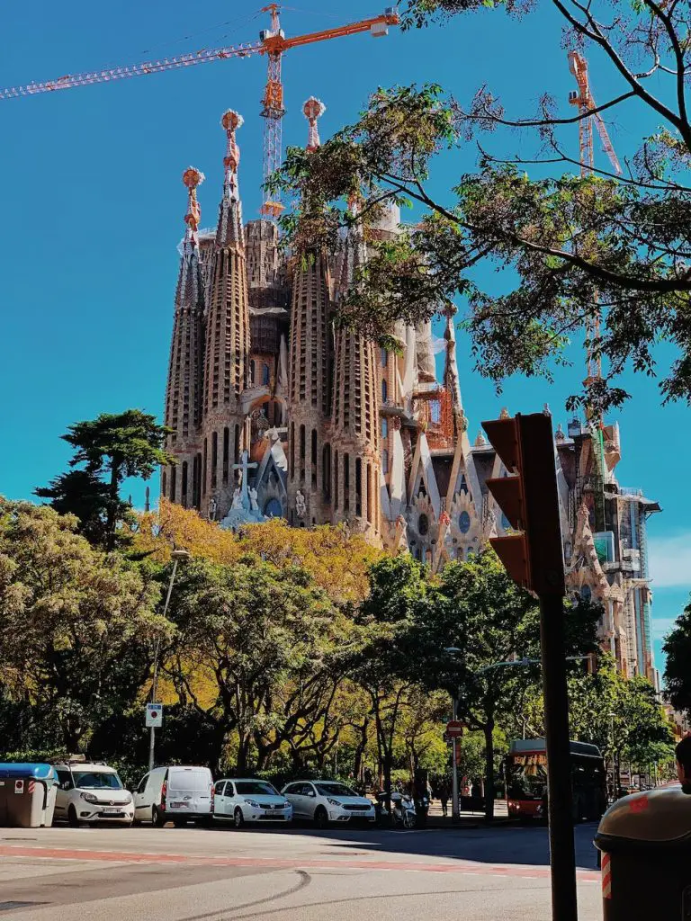 the la sagrada familia in barcelona