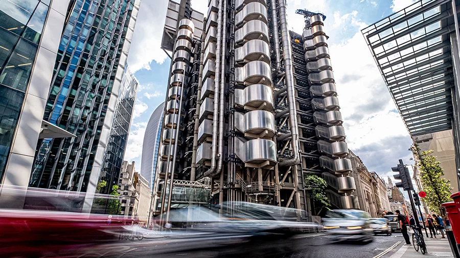 Bu görselin Alt özniteliği boş. Dosya adı: lloyds-building-from-getty.webp