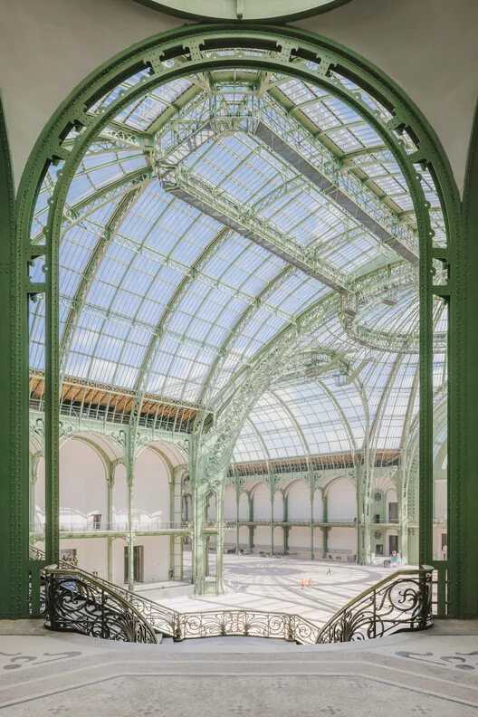The Grand Palais Chatillion A Modern Architectural Marvel - Image 4